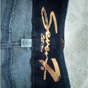 Seven jeans dark skinny but not tight leg with gold detail